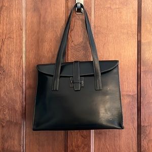 Black leather bag w/ flap/magnet closure. Contrast stitching. 2 interior pockets